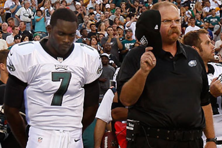 Andy Reid tips his cap to fans after a moment of silence for his son Garrett. (David Maialetti/Staff Photographer)