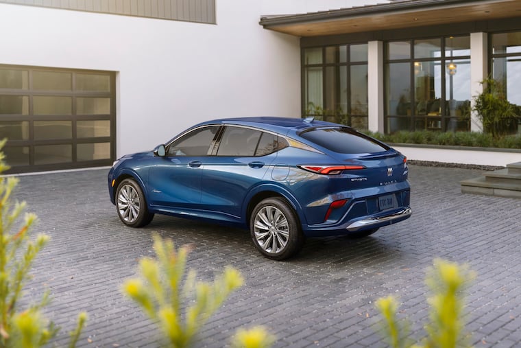 The new 2024 Buick Envista Avenir looks like an inflated Mazda3. Not a bad look, but like the little Japanese vehicle, the Envista is lacking a key feature.