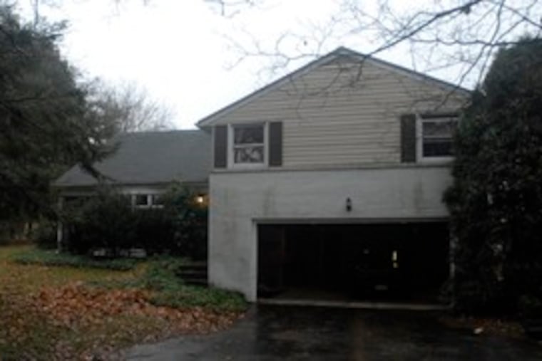 An extreme makeover: The seemingly ordinary 50s-era split-level in Paoli has eight of its rooms filled with peculiar but intriguing art through Jan. 4 - the culminating project of a sculpture class.