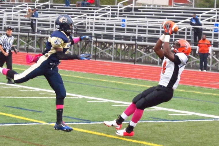 Rasheed Cade handles a 15-yard pass for a Del-Val touchdown in the second quarter.