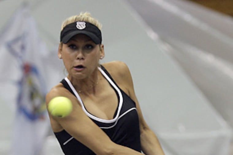 Anna Kournikova in Aces' World Team Tennis loss to Freedoms.
