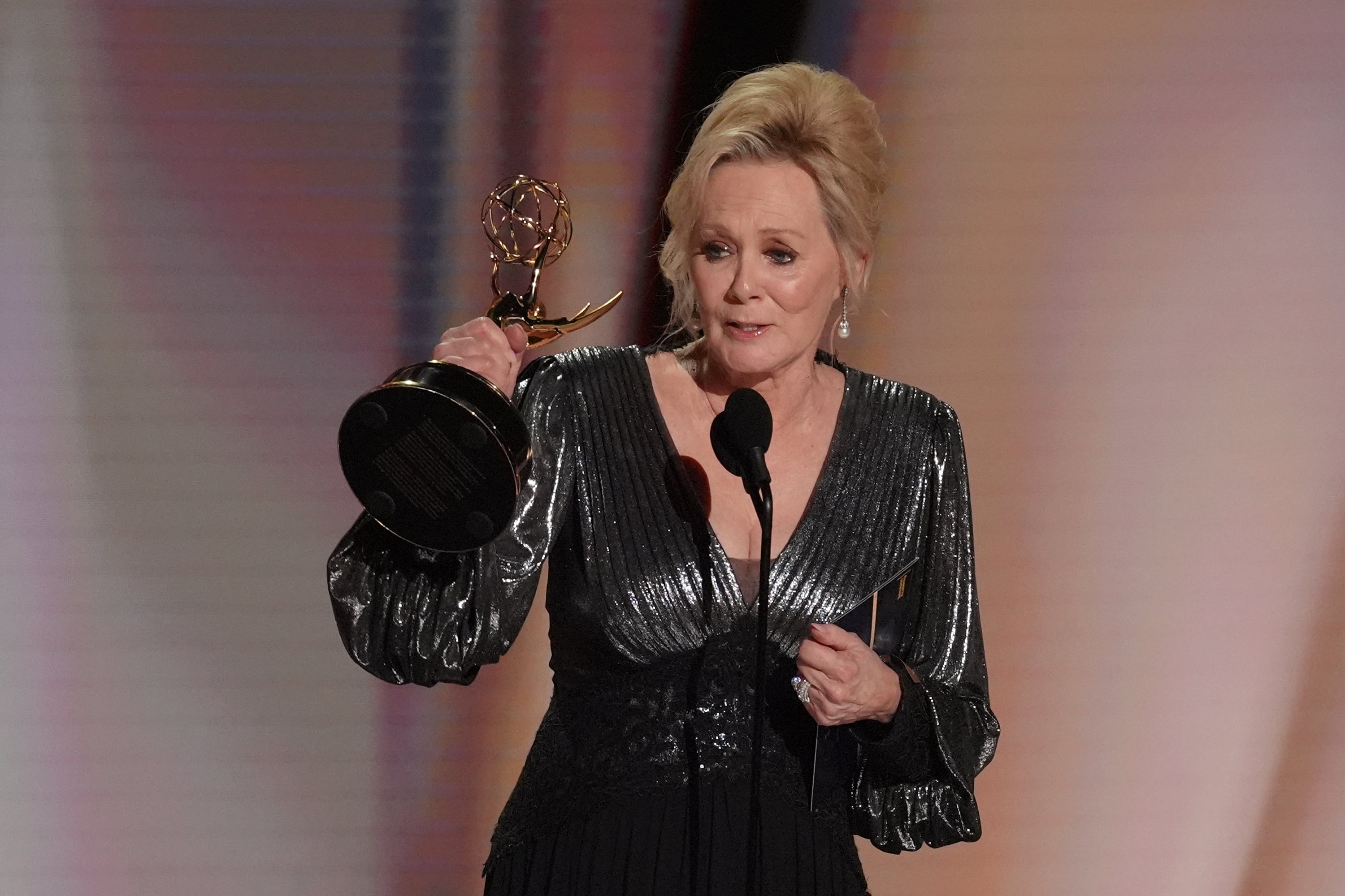 Jean Smart makes Emmy history with fifth straight 'Hacks' win