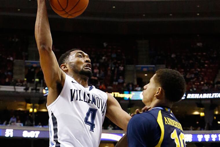 Villanova's Darrun Hillard tries to go over Marquette's Juan Anderson. (Ron Cortes/Staff Photographer)