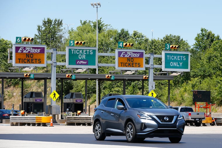 A car exits the Pennsylvania Turnpike at the Valley Forge Interchange 326.