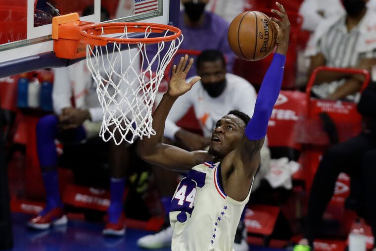Sixers forward Paul Reed going up for a dunk against the Orlando Magic on Sunday.