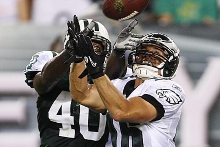 Chad Hall, right, couldn't pull in a pass on the last drive of the game against the Jets last night. (David Maialetti / Staff Photographer)