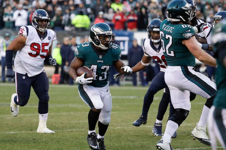 Darren Sproles runs for a first down late in the fourth quarter.