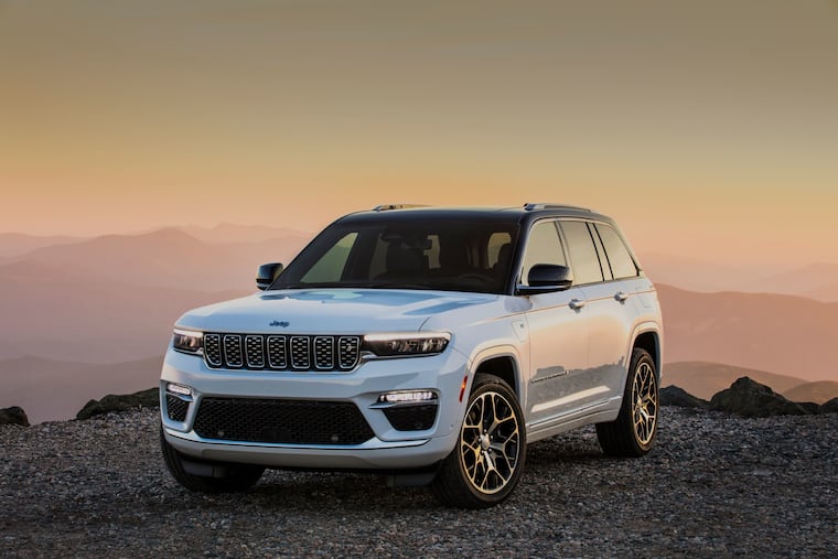 The 2023 Jeep Grand Cherokee may be big and beefy, but it goes on a diet when powered by the 4xe's turbo four and dual motors.