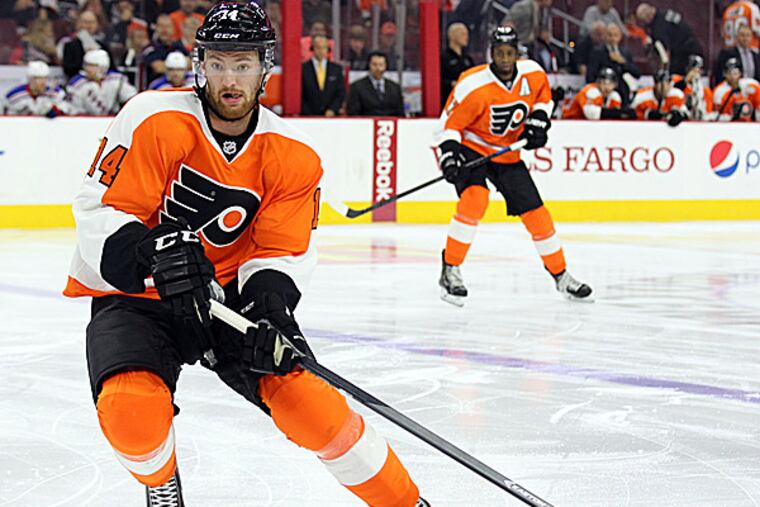 Flyers forwards Sean Couturier and Wayne Simmonds. (Yong Kim/Staff Photographer)