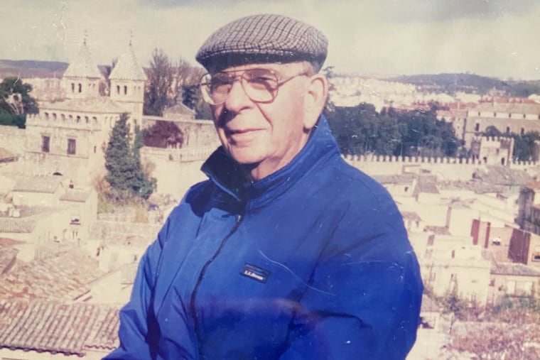 Mr. Greenberg worked at newspapers in Oklahoma and New York before joining The Inquirer in 1958.