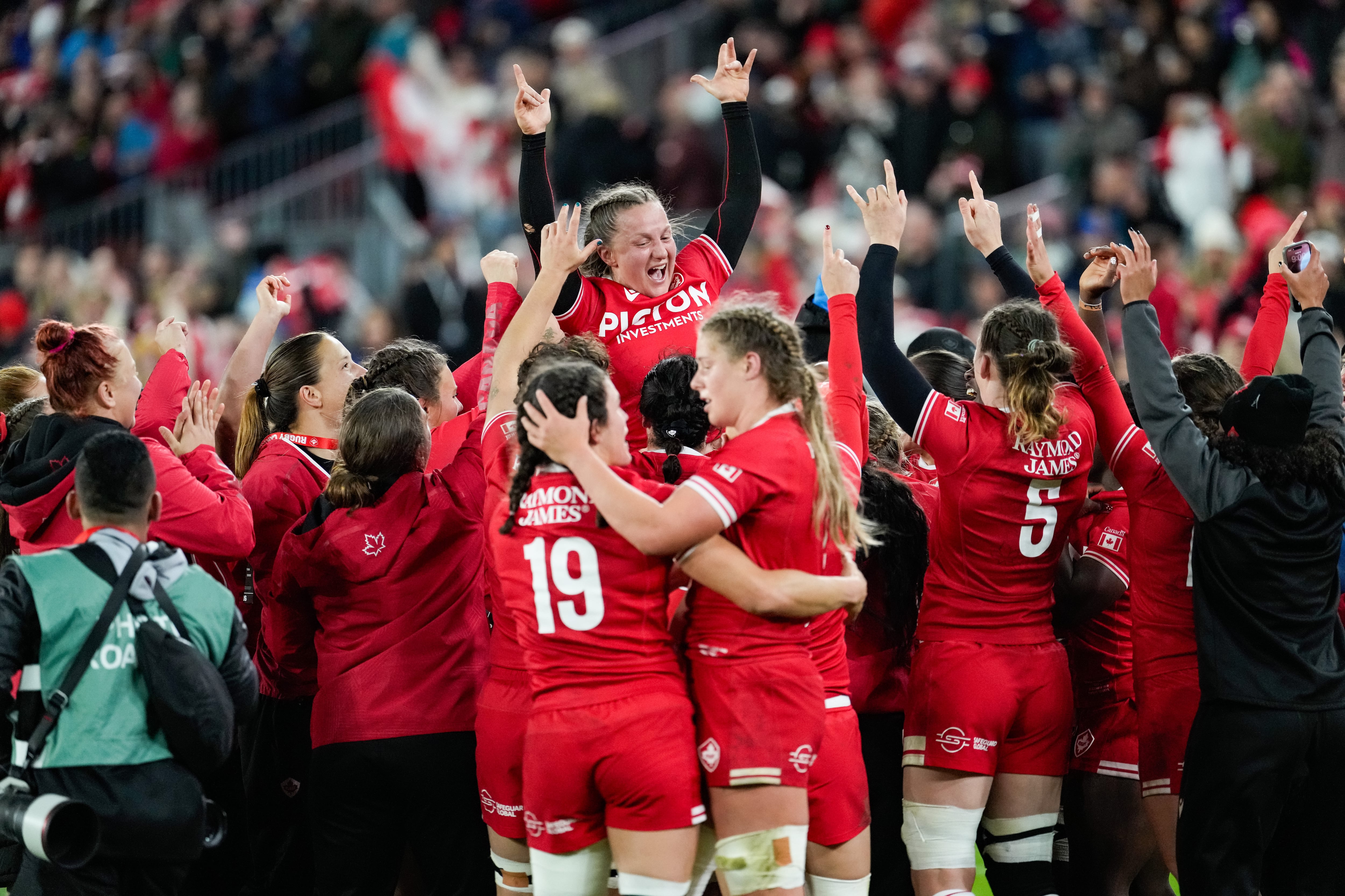 It's over: Canada ends England's 41-match unbeaten streak in women's rugby by 24-21