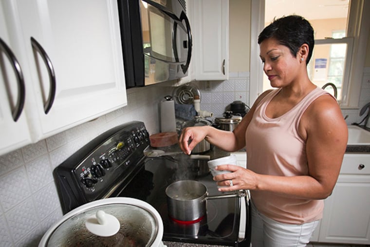 Cookbook author Anupy Singla makes Chai tea in her parents kitchen in King of Prussia. ( ALEJANDRO A. ALVAREZ / STAFF PHOTOGRAPHER )