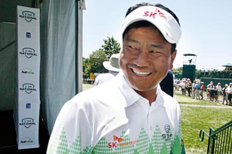 K.J. Choi is all smiles after shooting a 64 during the second round play. (Elizabeth Robertson/Staff Photographer)