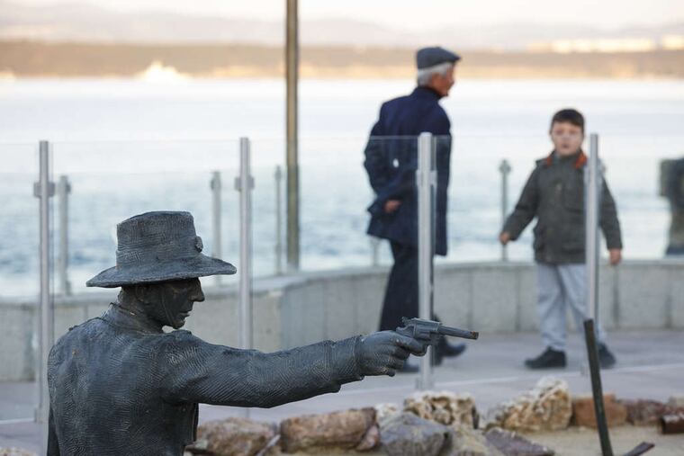 A sculpture depicts trench warfare of the Gallipoli campaign.