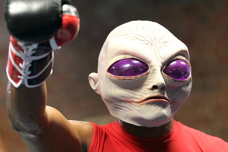 Bernard Hopkins is wide-eyed as he introduces ‘The Alien.’ (Yong Kim /Staff Photographer)