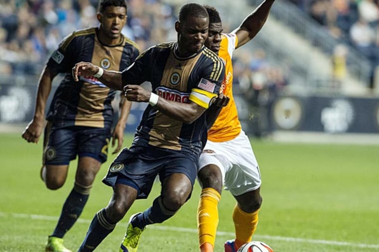 Philadelphia Union midfielder Maurice Edu (21) battles with Houston Dynamo forward Jason Johnson (14) during the second half of the match at PPL Park. The match ended in a 0-0 draw. (John Geliebter/USA Today)