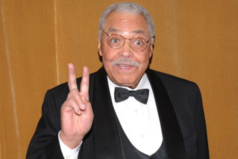 Actor James Earl Jones, the 2012 Marian Anderson Award winner, flashes the peace sign, Nov. 19, 2012 at the "red carpet photo op" before the award ceremony at the Kimmel Center. ( CLEM MURRAY / Staff Photographer )
