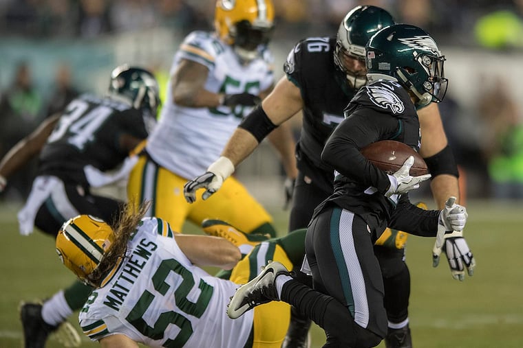 Wendell Smallwood scoots around right end after tackle Allen Barbre took out Packers linebacker Clay Matthews with a vicious blindside block.