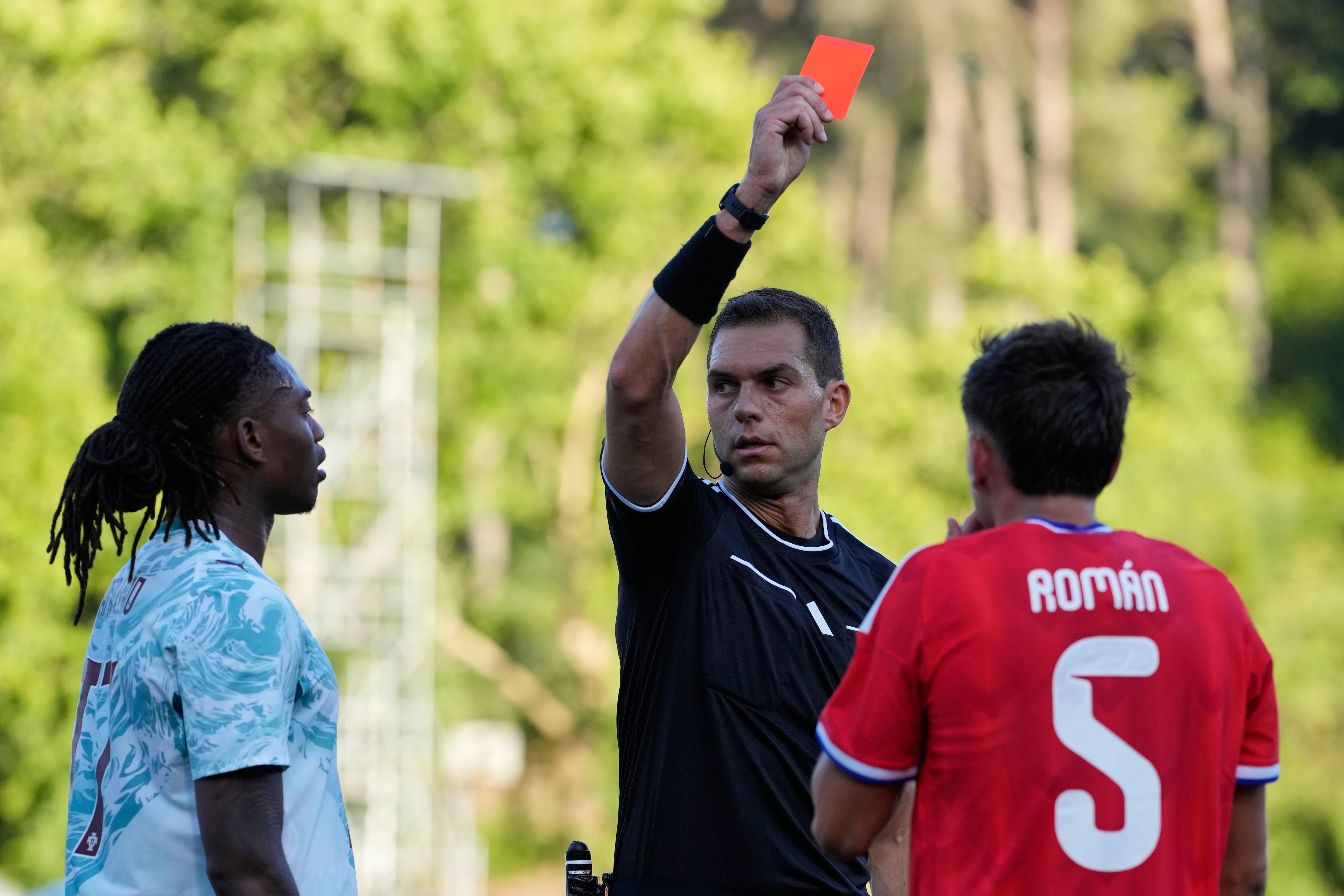 Portugal's Leão ejected for punching in World Cup warmup against Chile