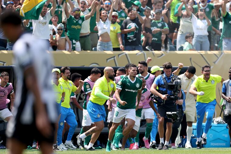 Palmeiras Paulinho (center) celebrates as they win 1-0 over Botafogo in the Round of 16 match at Lincoln Financial Field on Saturday. Paulinho scored the only goal of the match to advance to the next round.