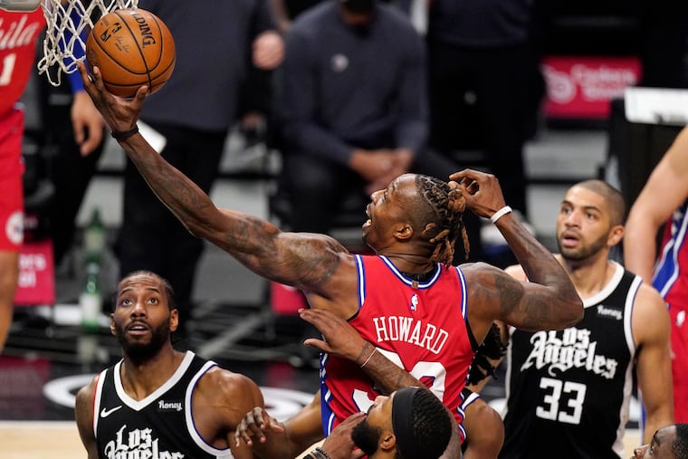 76ers center Dwight Howard shoots as Los Angeles Clippers forward Kawhi Leonard (left) and forward Nicolas Batum (33) watch during the second half Saturday.