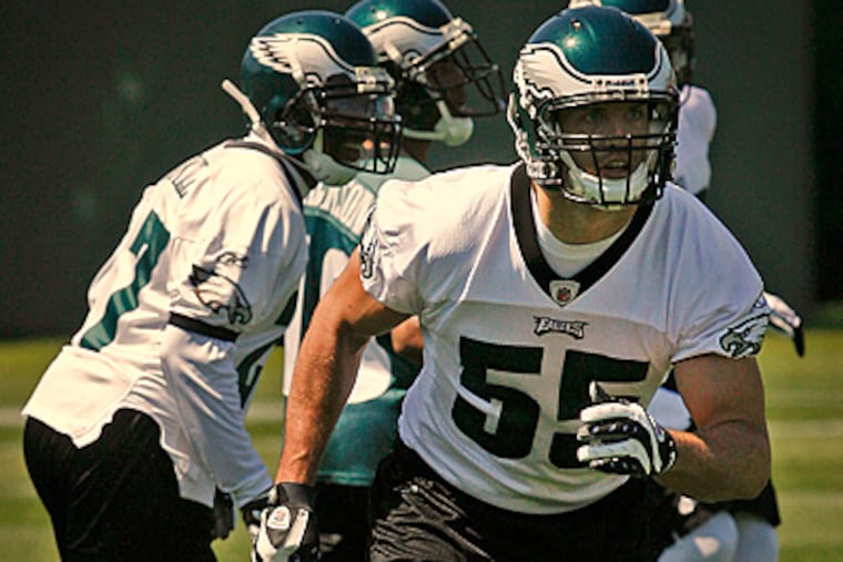 Stewart Bradley is back on the field for the first time since injuring his knee during last year's preseason. (Alejandro A. Alvarez / Staff Photographer)