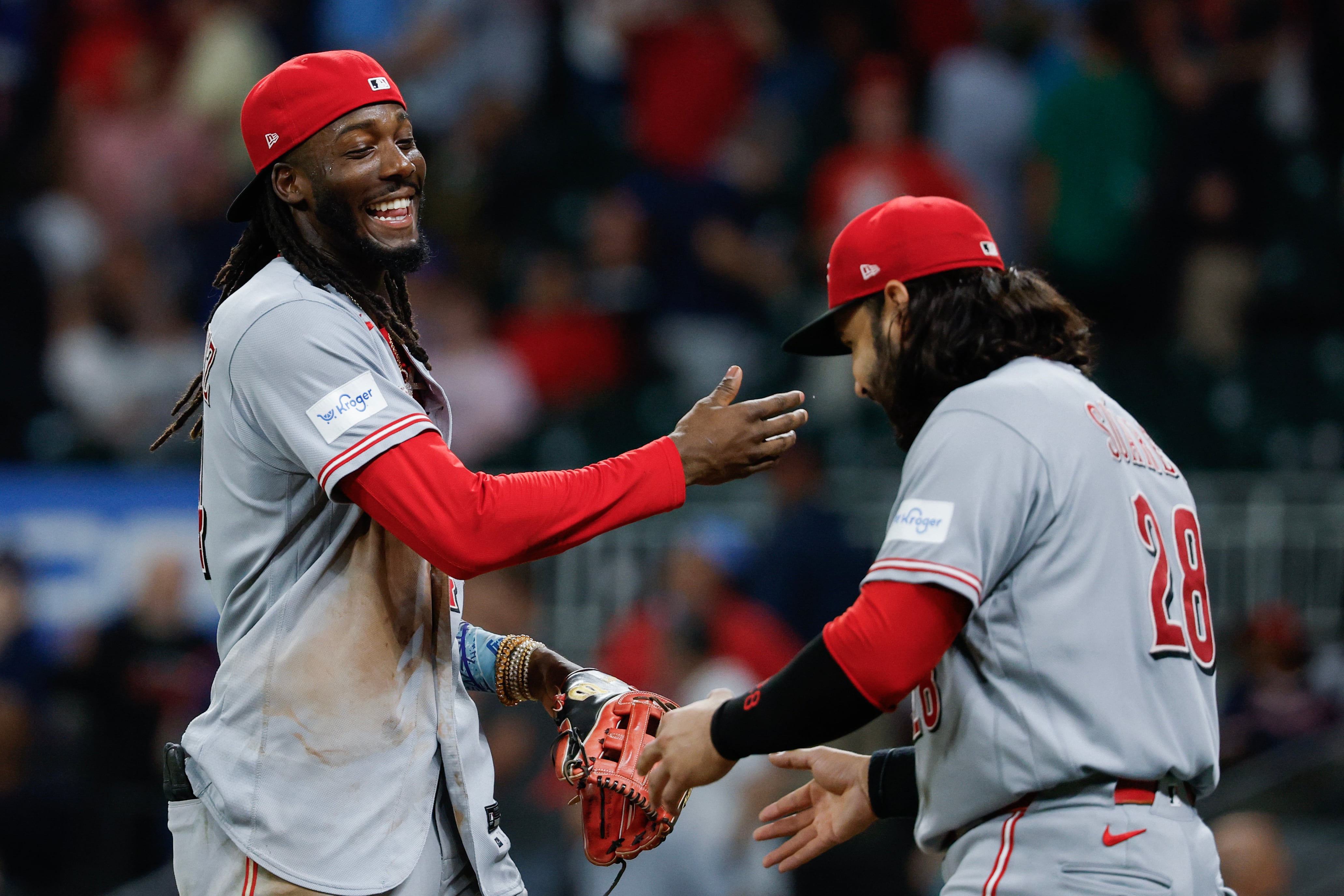 Elly De La Cruz hits 30th homer and Reds rally for 7-6 win over Braves, who lock up NL's No. 3 seed