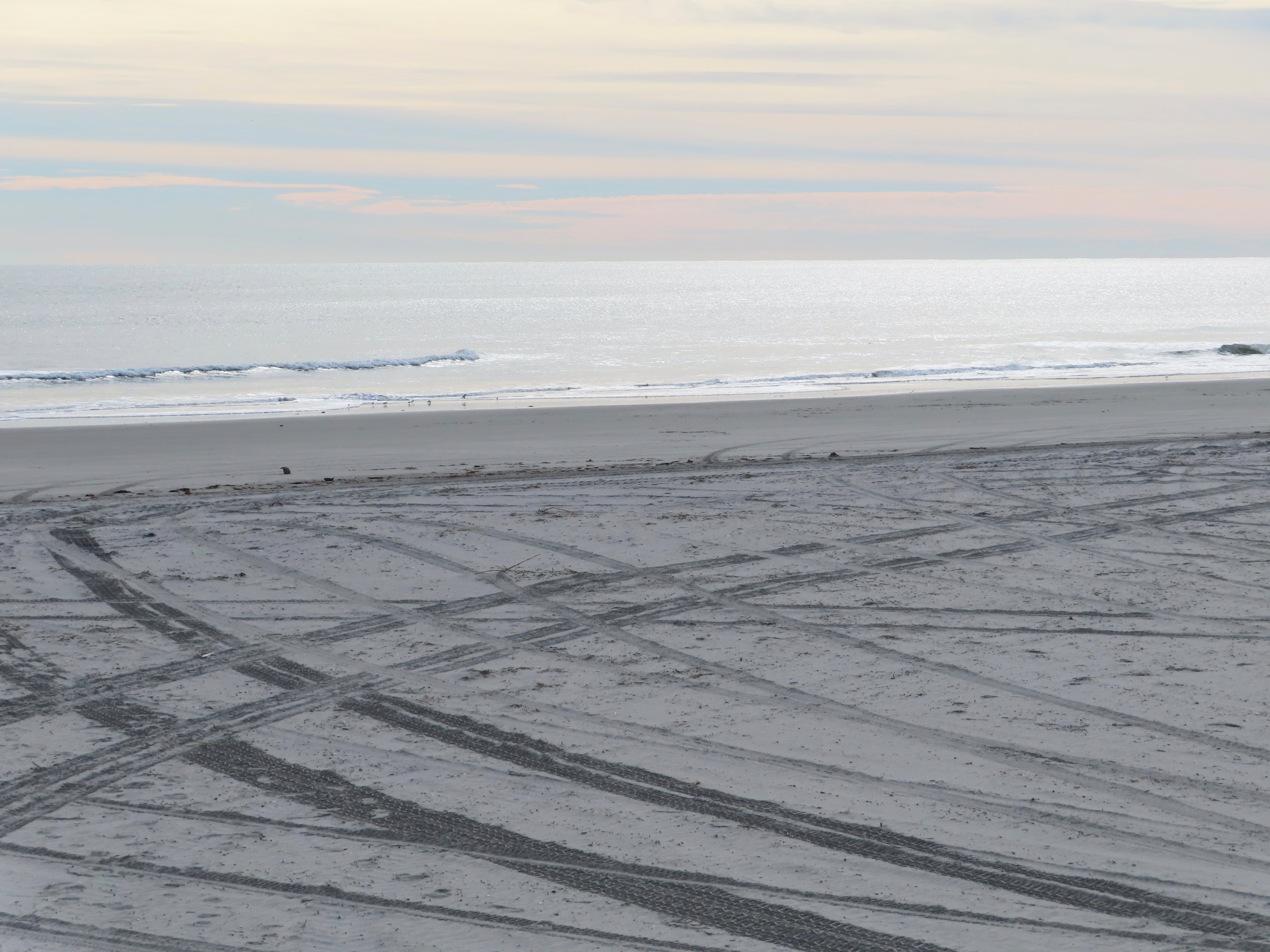 Teen swimmer missing in Wildwood, officials say