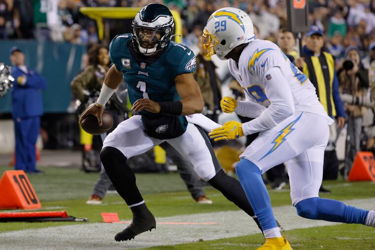 Eagles quarterback Jalen Hurts picks up a first down in the third quarter at Lincoln Financial Field.