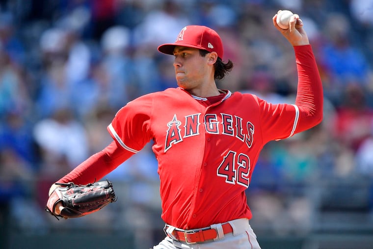 Tyler Skaggs pitching in 2018.