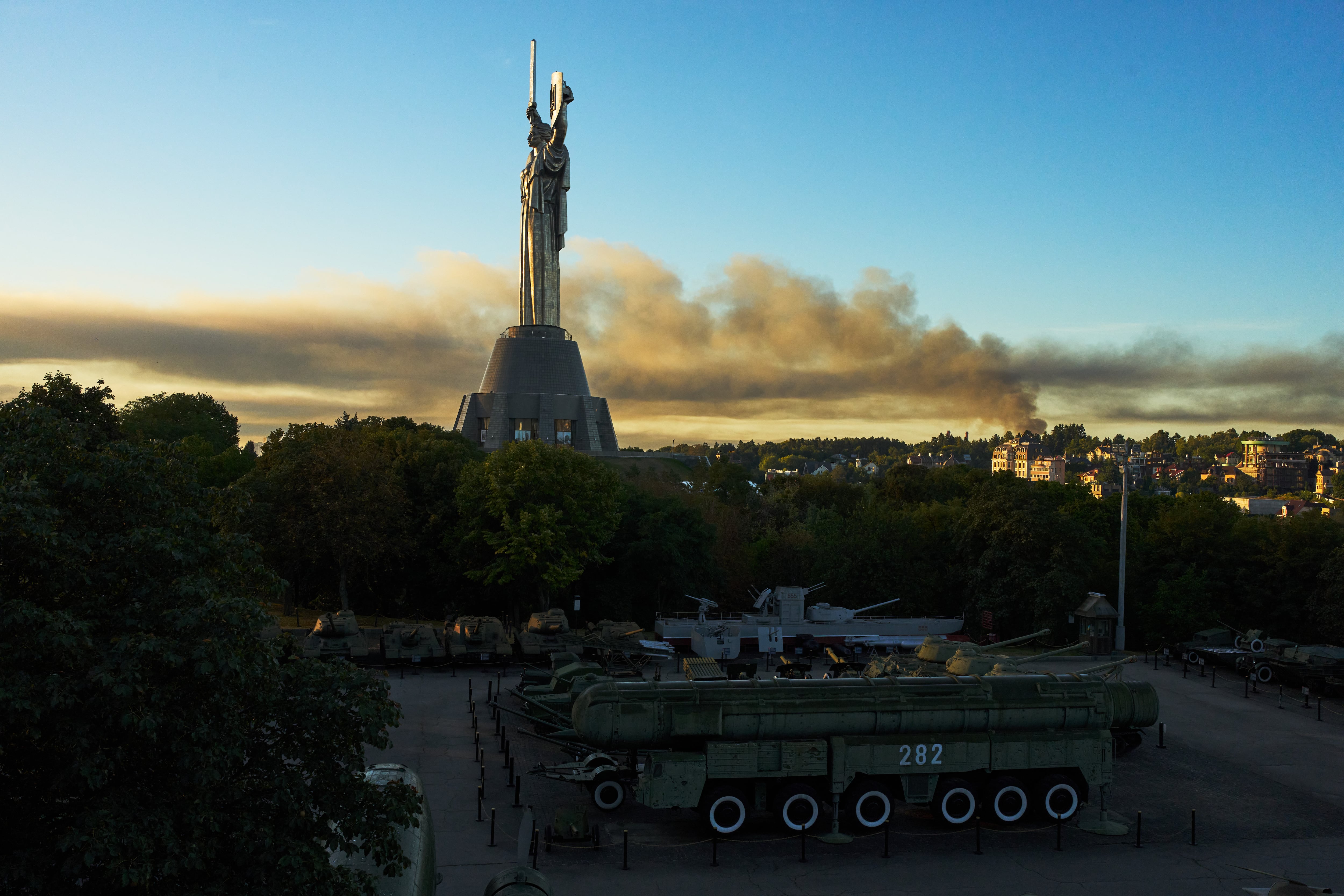 Russian barrage and Ukrainian strike kill 4 people, ending pause in attacks