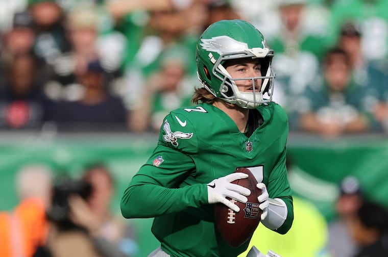 Kenny Pickett started the Eagles' Week 17 game against the Cowboys last season.