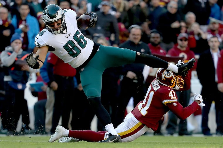Eagles tight end Zach Ertz avoids a tackle by Washington’s Danny Johnson.