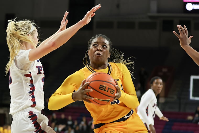 La Salle’s Makayla Miller drives to the basket in the second quarter of a game against Penn at the Palestra on Nov. 29.