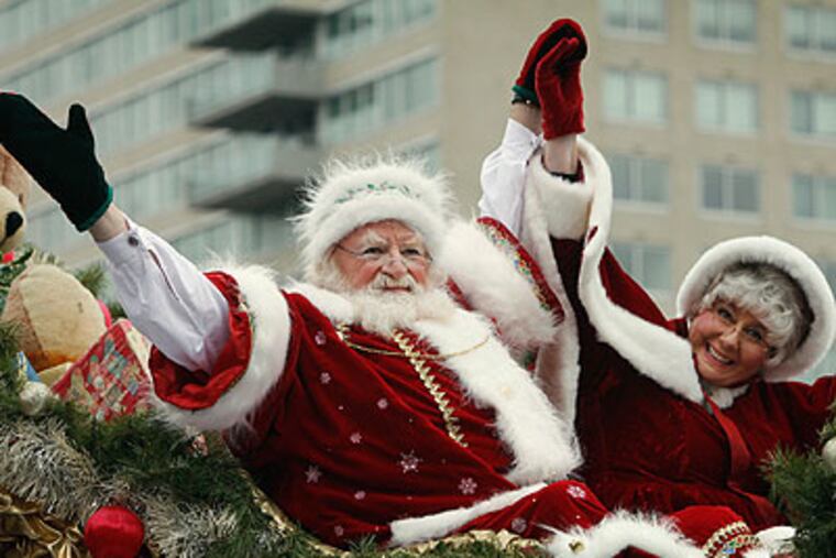 Santa and Mrs. Claus arrive at the Philadelphia Art Museum to start the Christmas Holiday at the end of Thursday's Thanksgiving Day Parade. (Alejandro A. Alvarez / Staff Photographer)