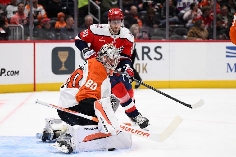 Flyers goaltender Dan Vladař stopped 26 of 28 shot attempts against the Capitals on Wednesday.