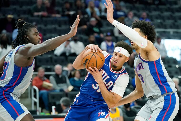 Seth Curry had a team-high 23 points in the victory over the Pistons on Thursday.