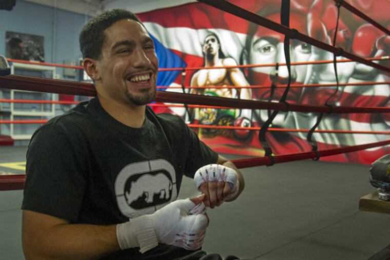 Danny Garcia tapes up his hands before his media session. (Clem Murray / Staff Photographer)