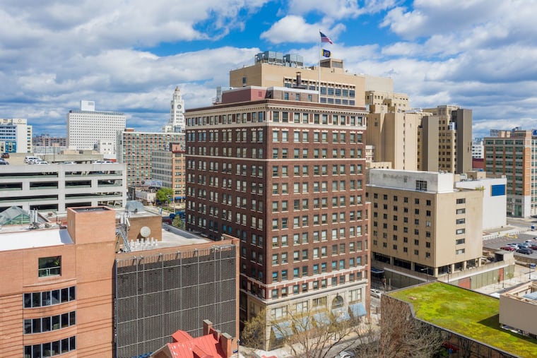 Brandywine Realty Trust has acquired the 1920s high-rise at 1501 Race St., known as the Bellet Building, from an owner of the former Hahnemann University Hospital campus.