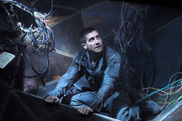 Jake Gyllenhaal tries - over and over - to follow orders and disarm a bomb.