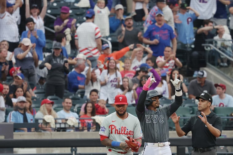Francisco Lindor (right) hit a two-run triple that began a four-run Mets rally in the sixth inning.