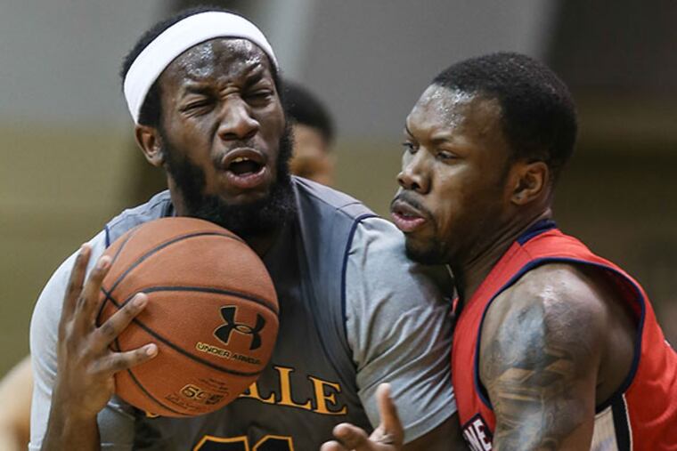 La Salle's Jordan Price drives on Duquesne's Derrick Colter. (Steven M. Falk/Staff Photographer)