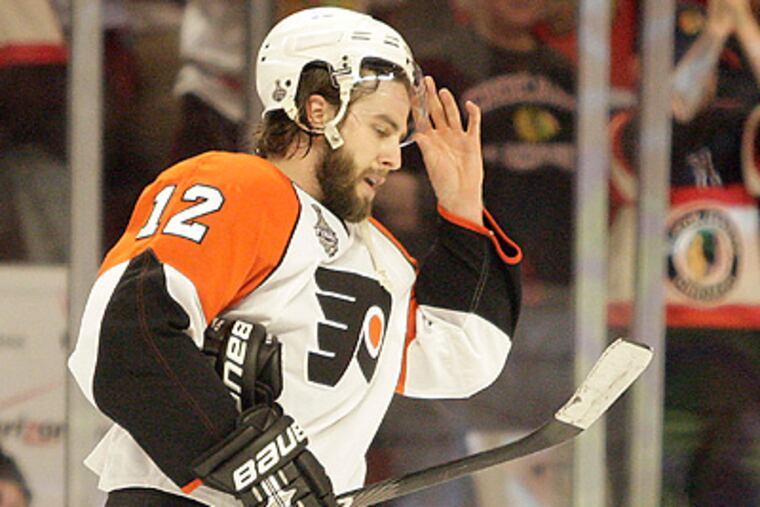 Simon Gagne has been traded to the Tampa Bay Lightning. (Yong Kim / Staff Photographer)