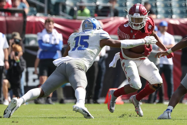 Temple wide receiver Jadan Blue runs the ball in the second quarter of a game against Memphis at Lincoln Financial Field in South Philadelphia on Saturday, Oct. 2, 2021.
