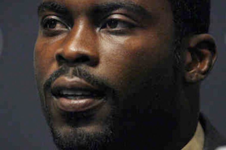 The newly acquired quarterback speaking to reporters Friday. He served jail time for animal cruelty. (Alejandro A. Alvarez / Staff Photographer)