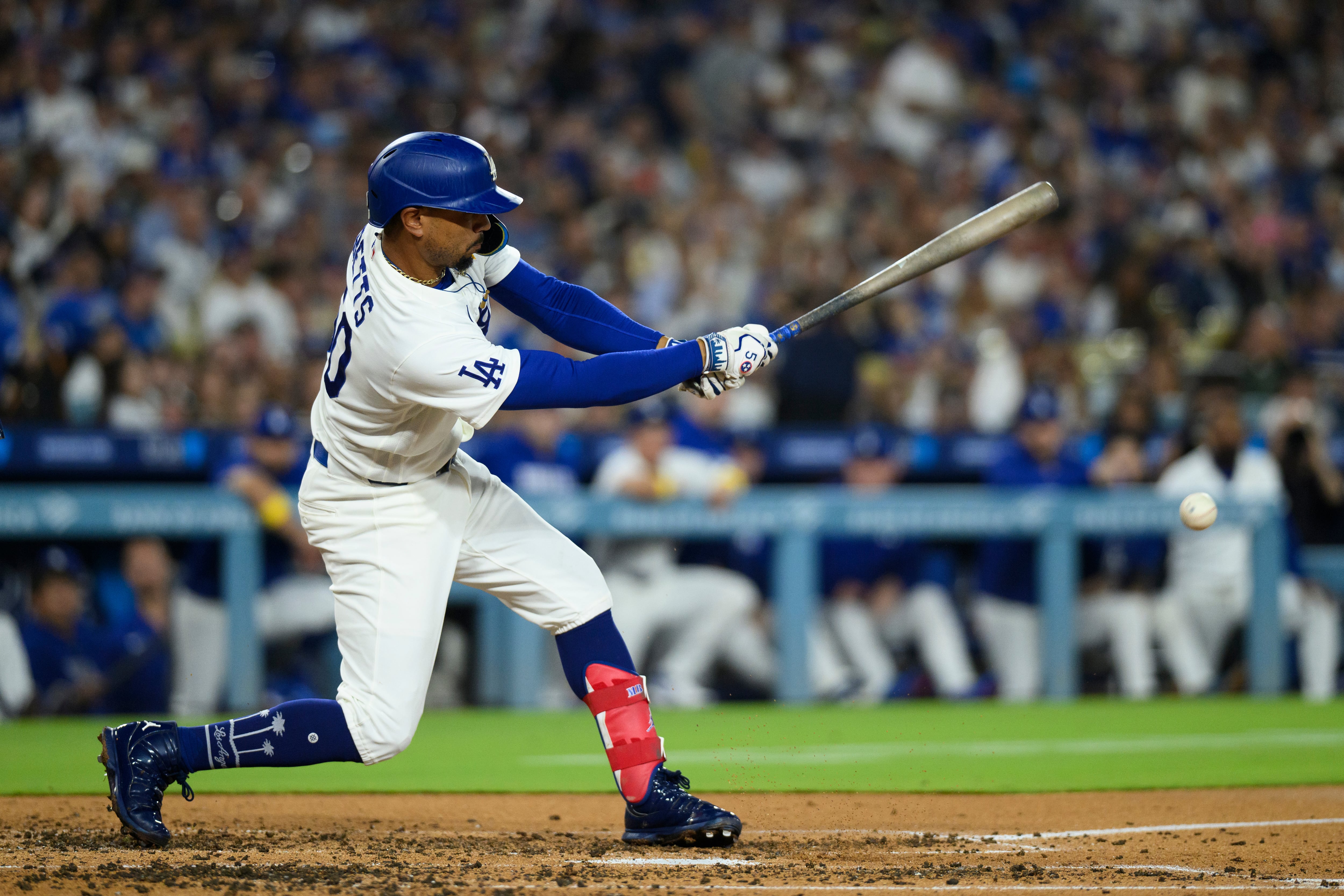 Mookie Betts' late home run rallies Dodgers past Nationals, 7-5