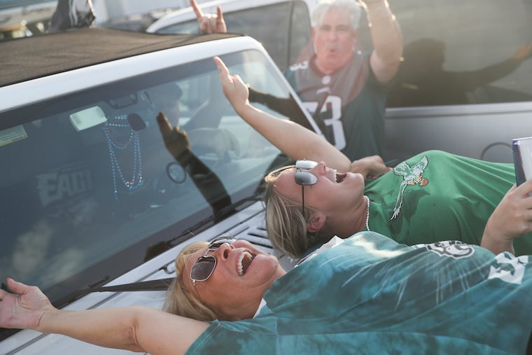 Sharon Thompson, left, and Jessica Chiffens tailgate in the parking lot before the start of the Eagles’ home opener against the Minnesota Vikings at Lincoln Financial Field in Philadelphia on Monday.