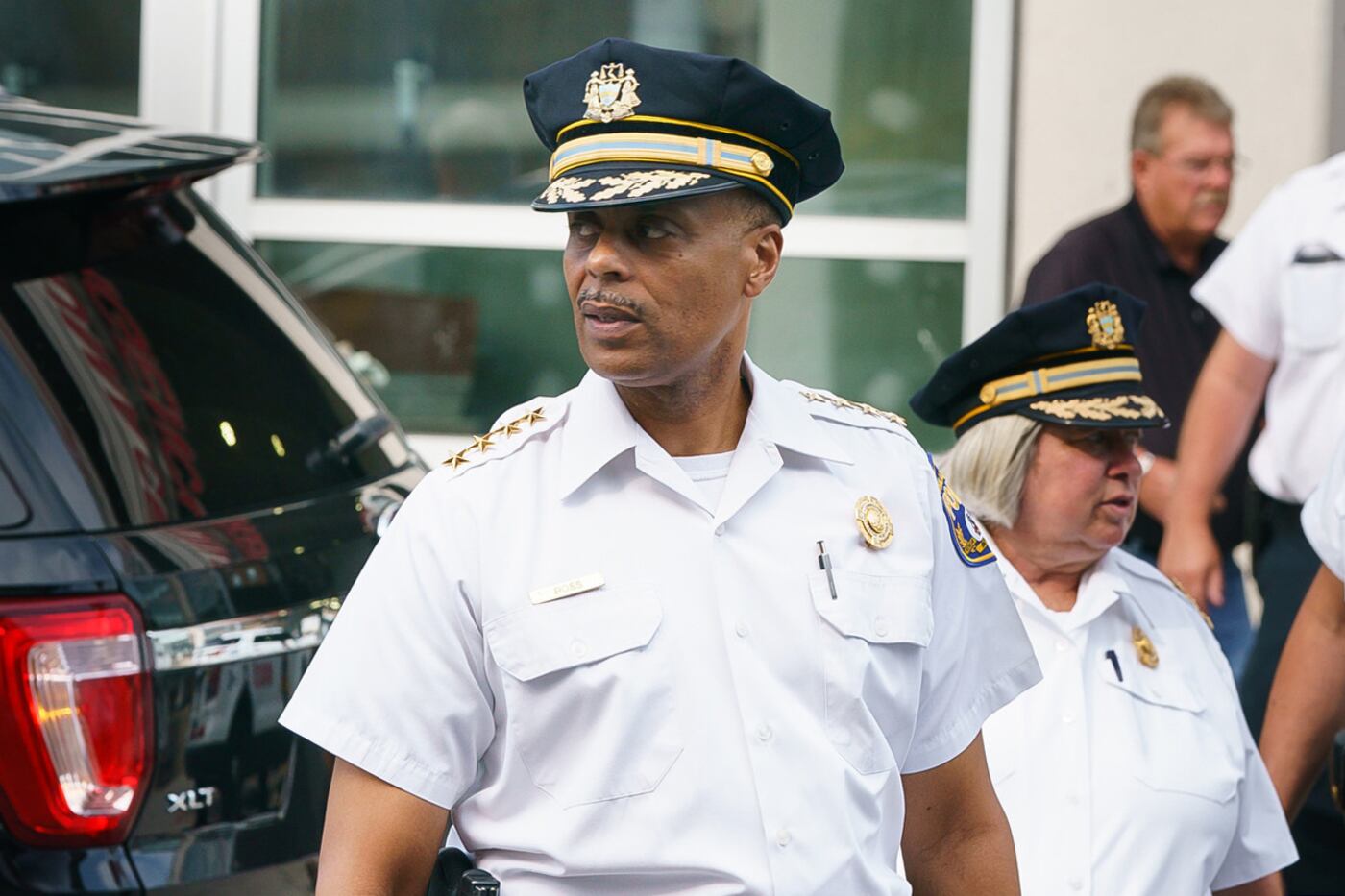 Immigration raid at car wash sparks tense scene, hours of protests in Bell  - Los Angeles Times, image size:1400x933