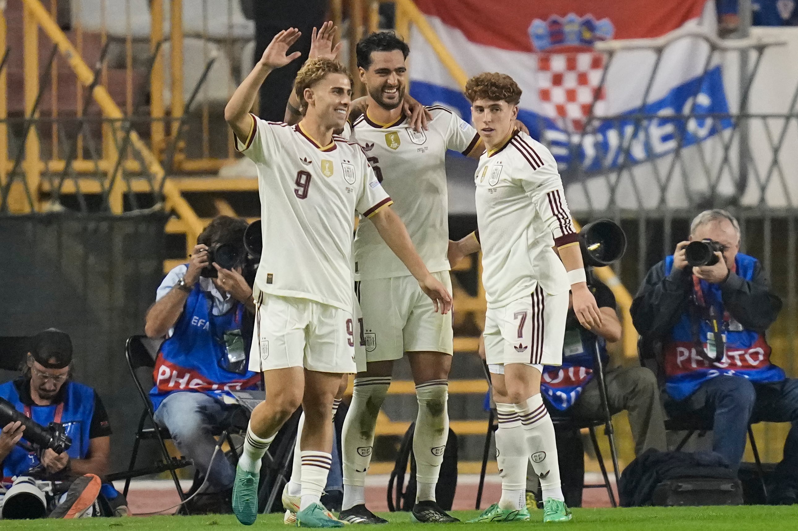 Merino comes up clutch again for Spain as Kane marks record-setting match with 2 goals for England