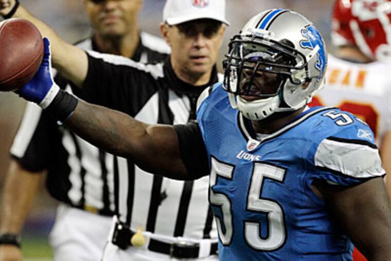 Stephen Tulloch has long been a focus of Eagles fans, because he has played behind the wide nine front in Tennessee and Detroit. (Carlos Osorio/AP)